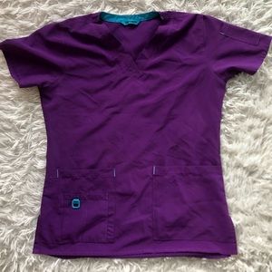 Carhartt Women’s Purple and Teal Scrub Top Short Sleeve Size Medium